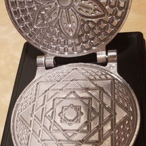Vintage Pizzelle Iron maker made in Italy